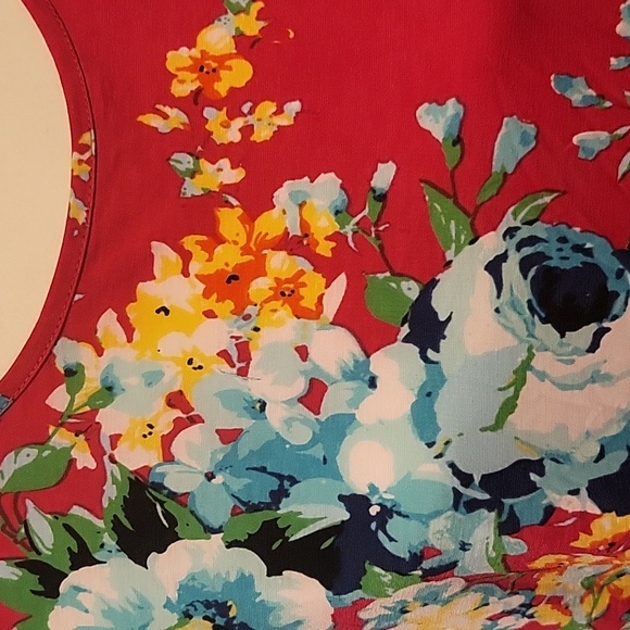 Flowers in the Sun Tank XL - Picture 2 of 3